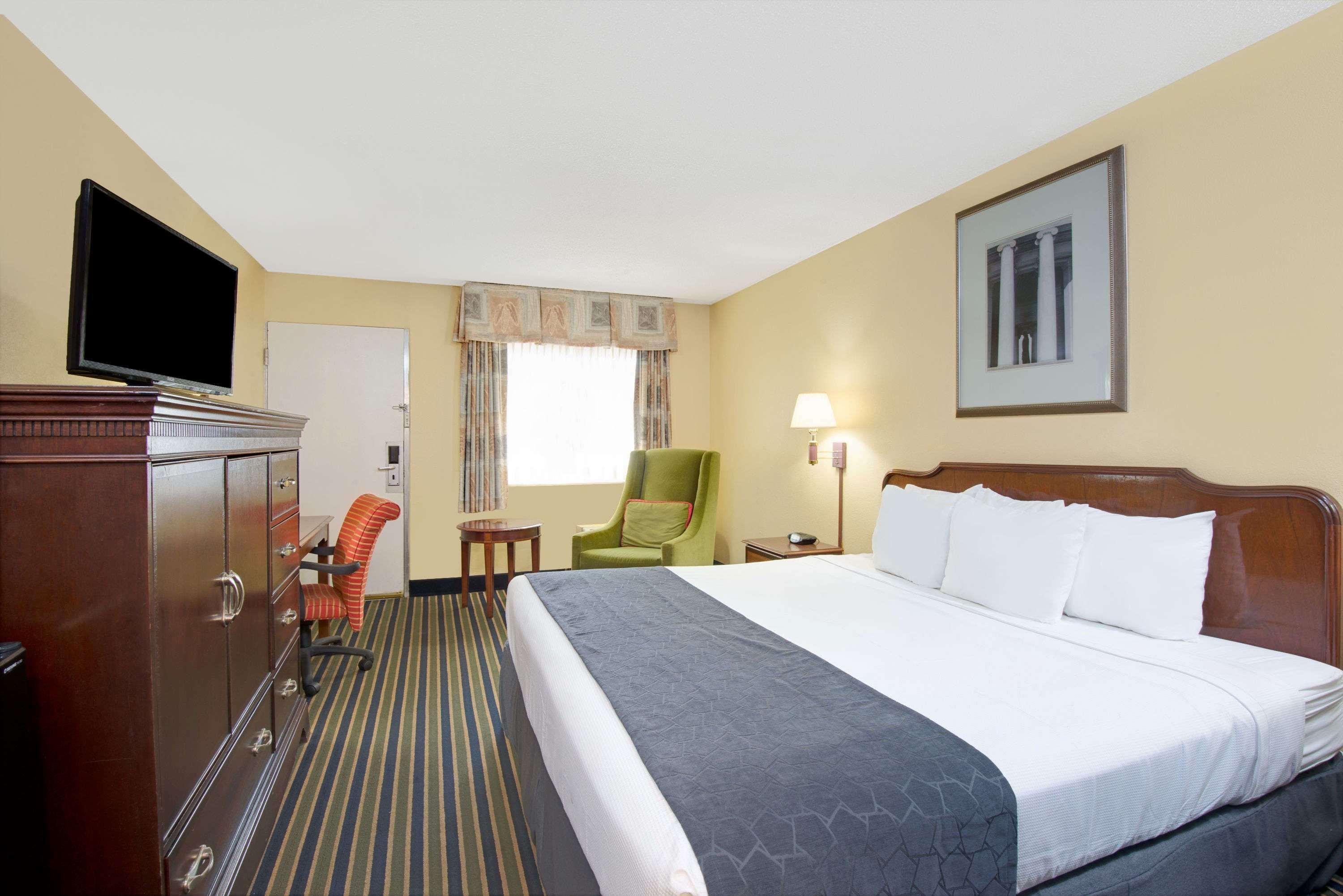Days Inn By Wyndham Towson Esterno foto