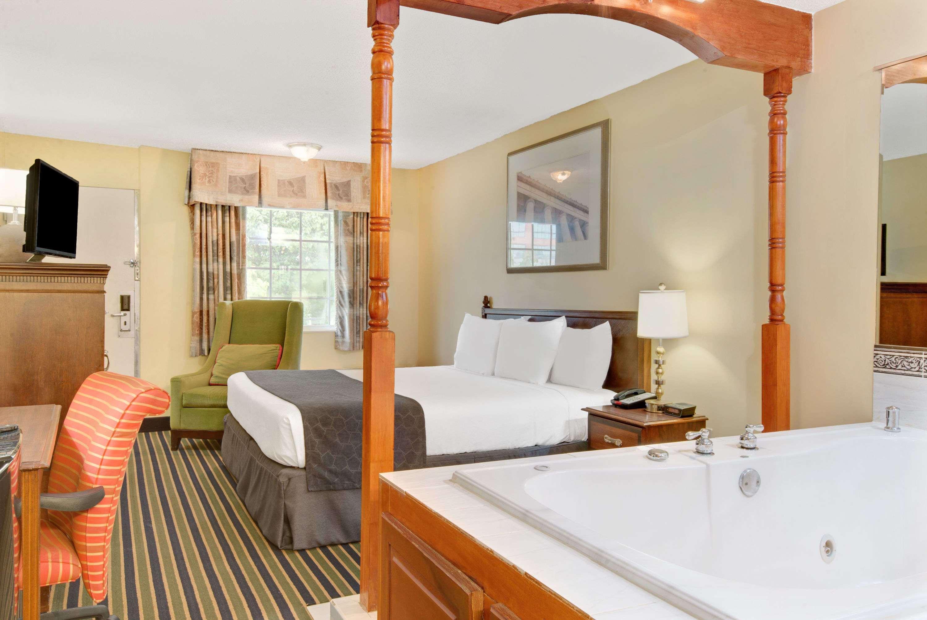Days Inn By Wyndham Towson Esterno foto